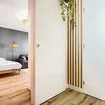 Homey Moorea - Hyper-centre/ Proche Geneve/ Wifi *